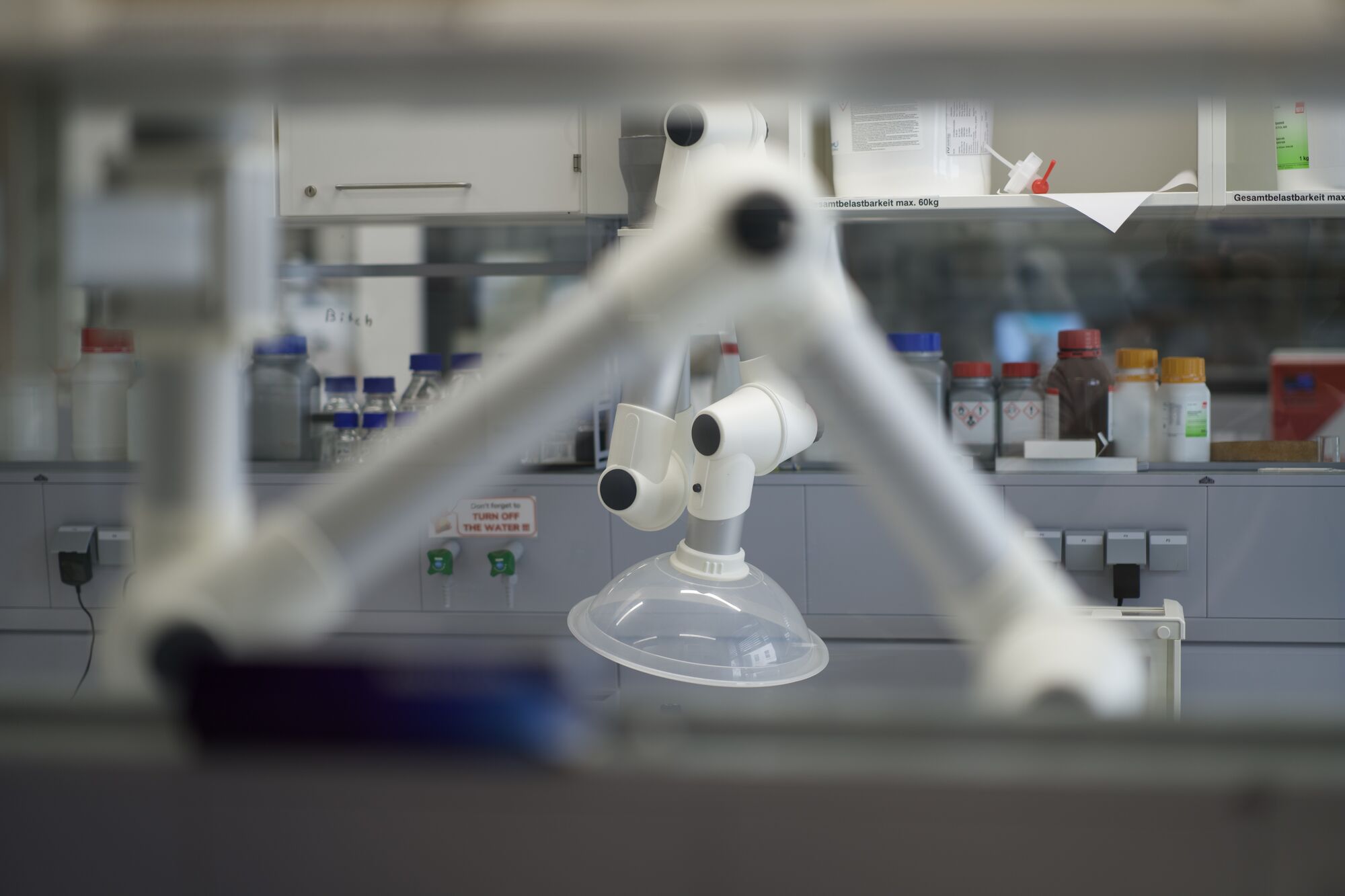 Robotic arm operating in the PureSurf laboratory