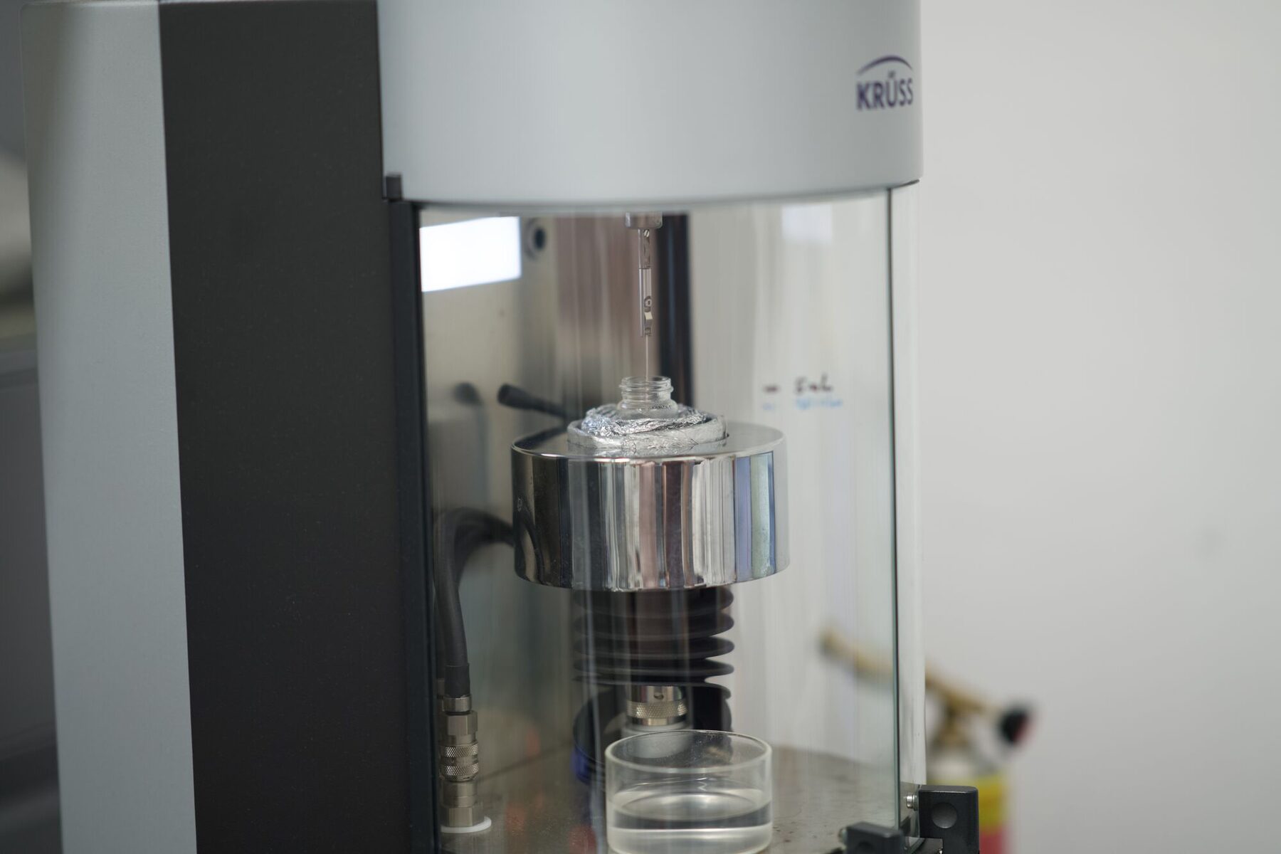 Bubble pressure tensiometer with sample