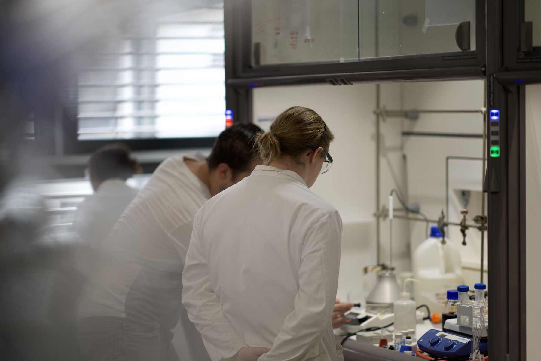 Two chemists at the fume hood