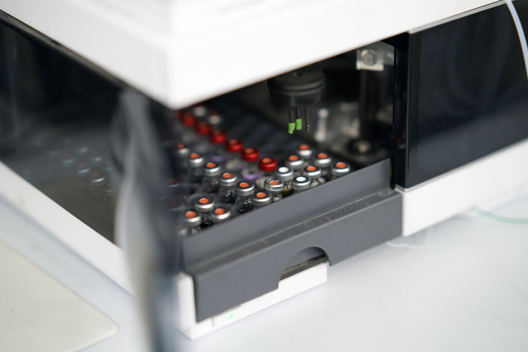 HPLC, open sample compartment