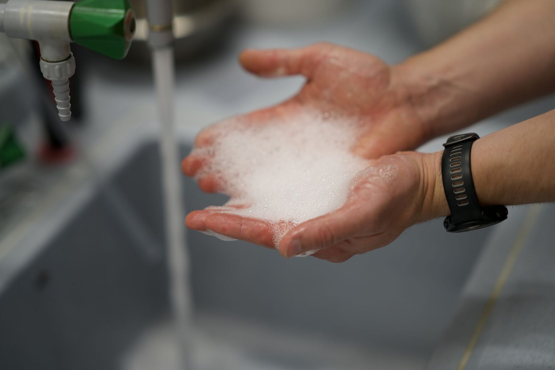 Foam performance, tested by hand