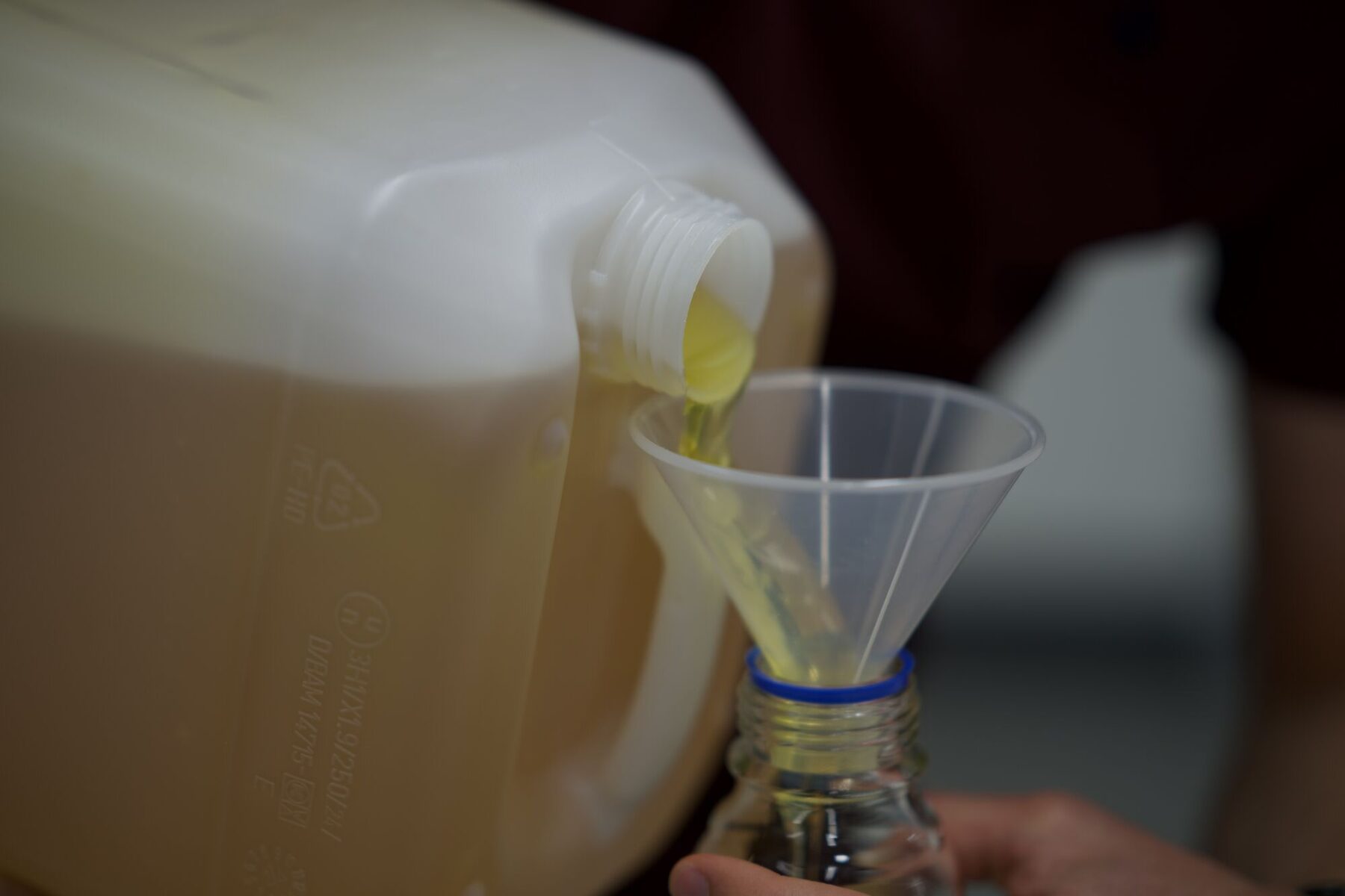 Decanting product through the funnel